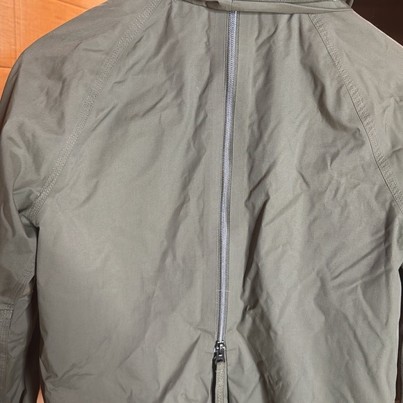 Lululemon Fo Drizzle Jacket Fatigue Green Size 6 - Picture 12 of 16